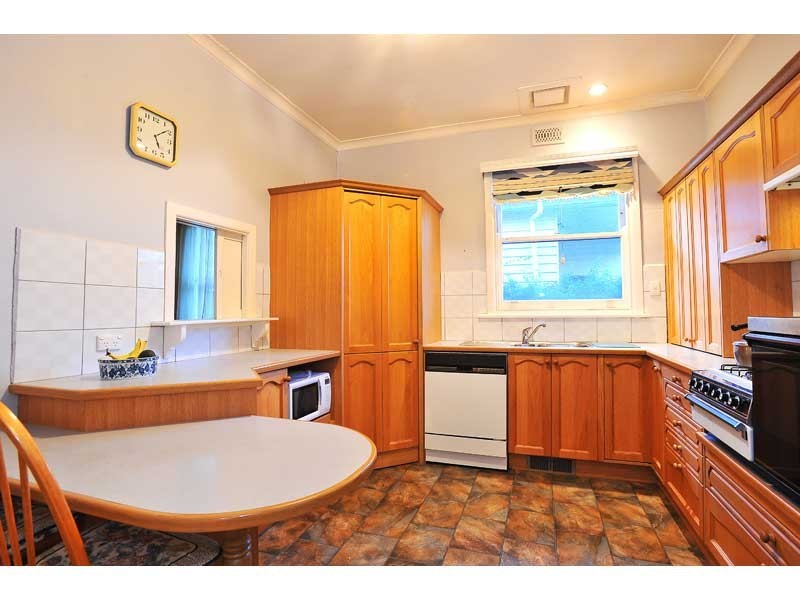 216 Douglas Parade, Newport VIC 3015