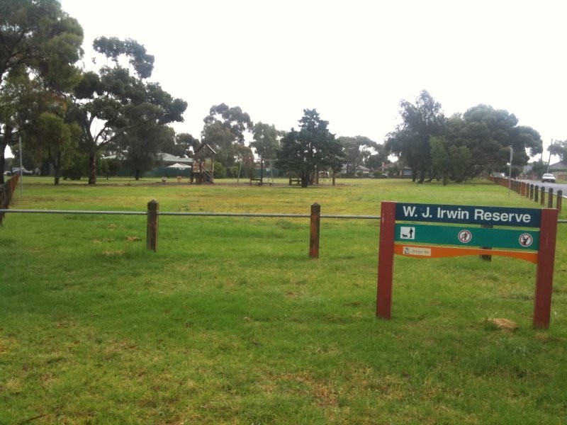 4A Fourth Avenue, Altona North VIC 3025