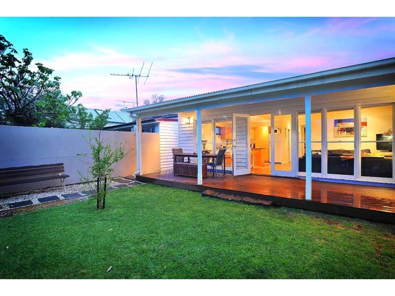 8 La trobe Street, Newport VIC 3015