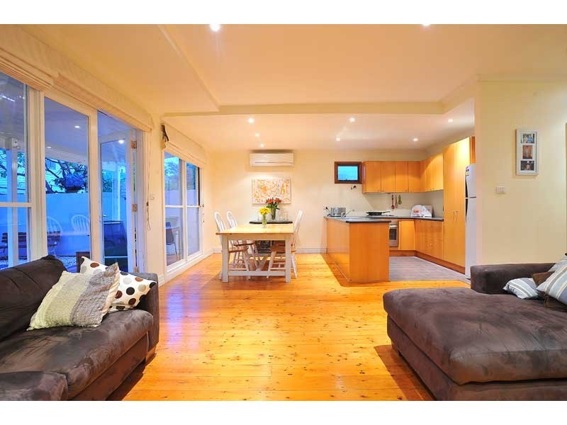 8 La trobe Street, Newport VIC 3015