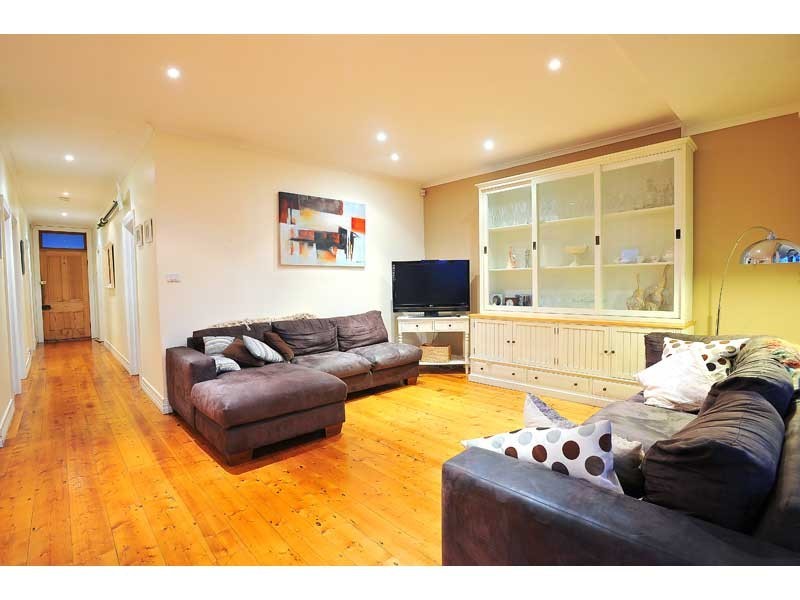 8 La trobe Street, Newport VIC 3015