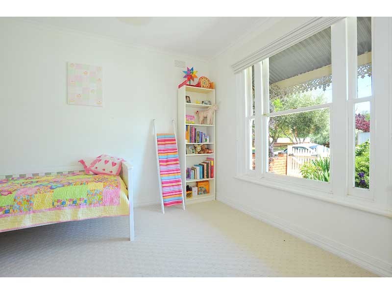 8 La trobe Street, Newport VIC 3015