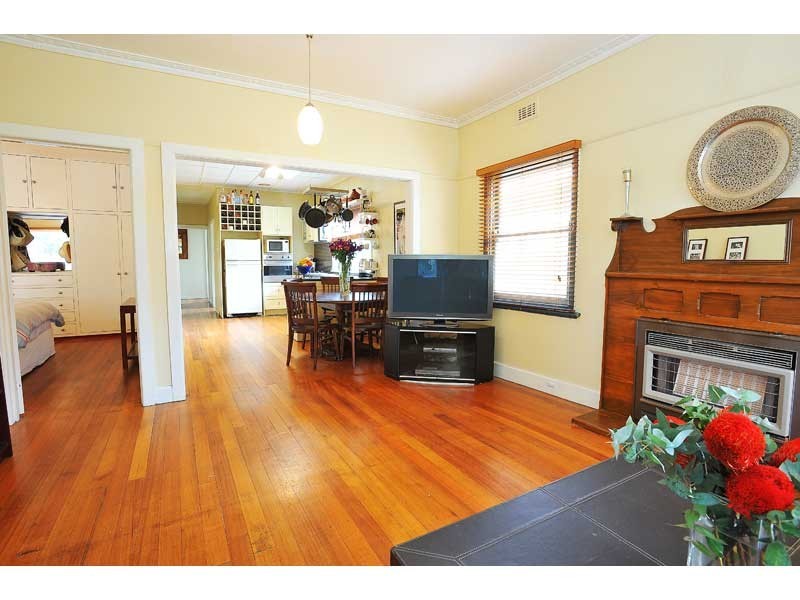 129 Blackshaws Road, Newport VIC 3015