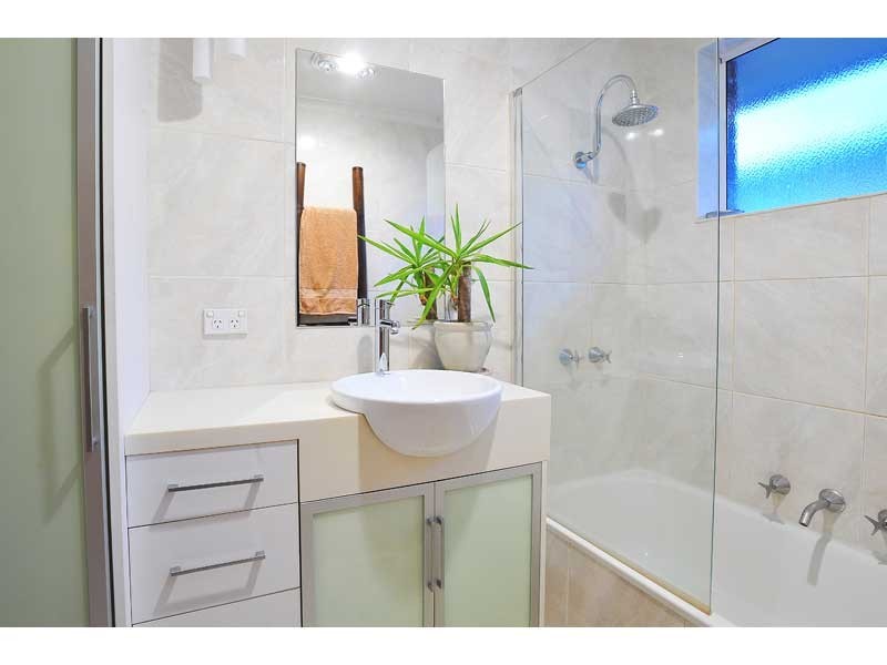 2/667 Barkly Street, West Footscray VIC 3012