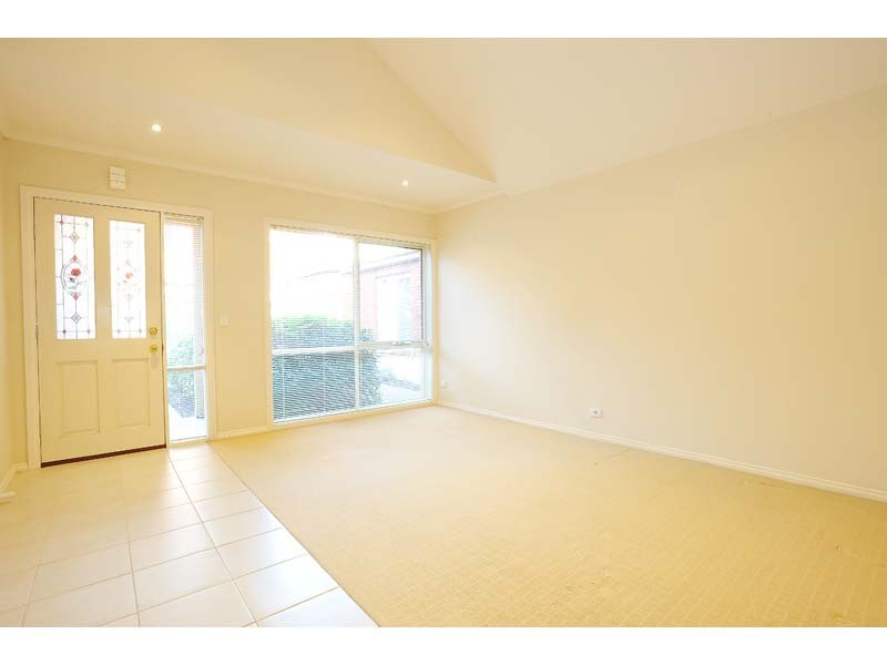 2/69 Hansen Street, Altona North VIC 3025