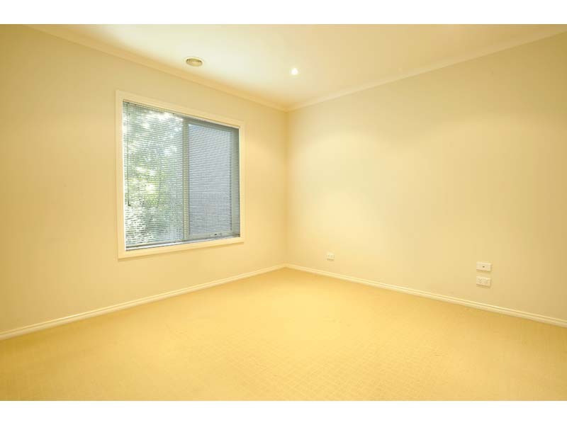 2/69 Hansen Street, Altona North VIC 3025