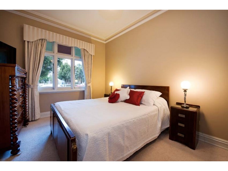 70 Chirnside Street, Kingsville VIC 3012