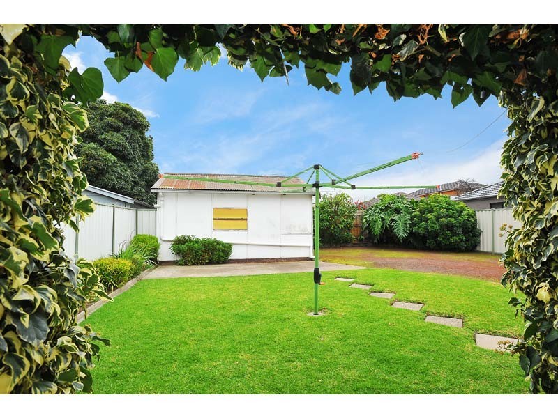 18 Indwe Street, West Footscray VIC 3012