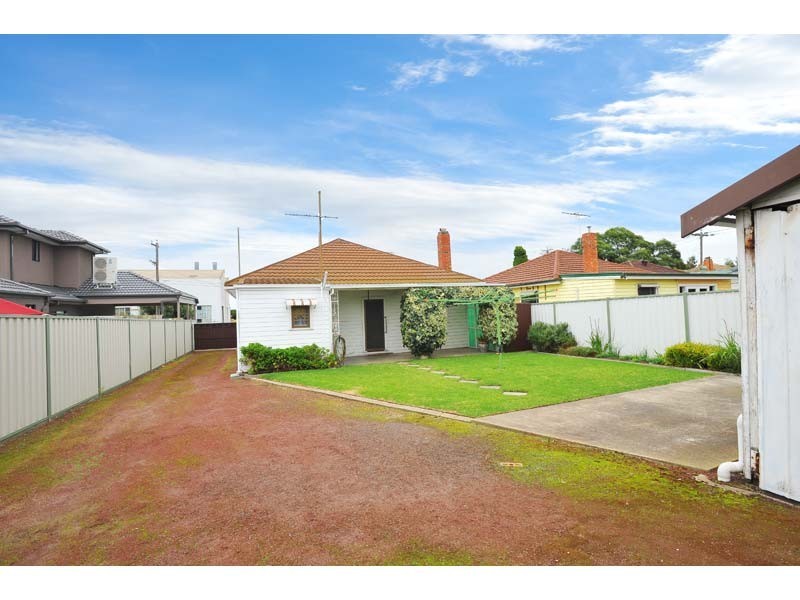 18 Indwe Street, West Footscray VIC 3012
