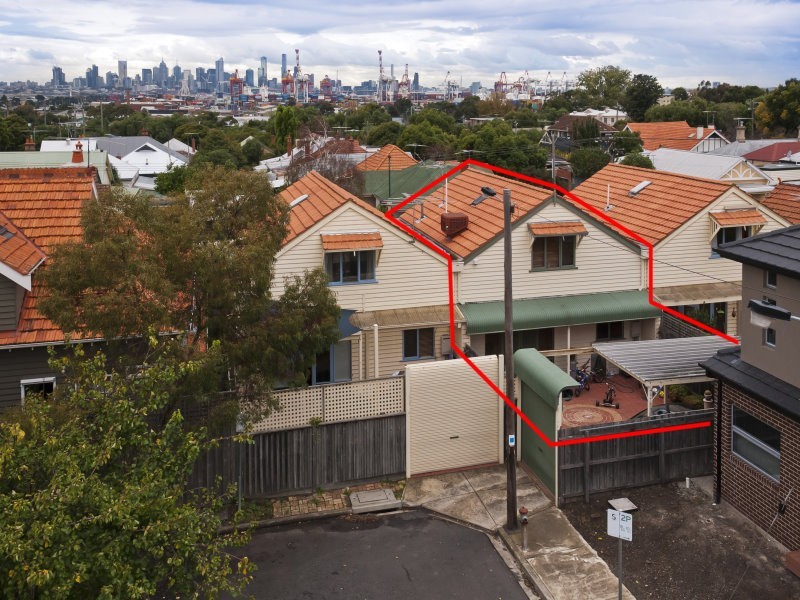2/2A Pentland Parade, Seddon VIC 3011