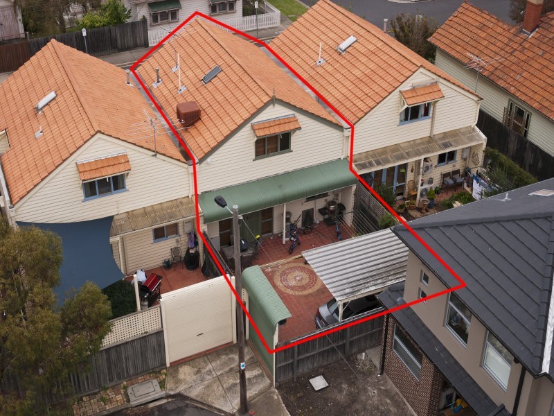 2/2A Pentland Parade, Seddon VIC 3011