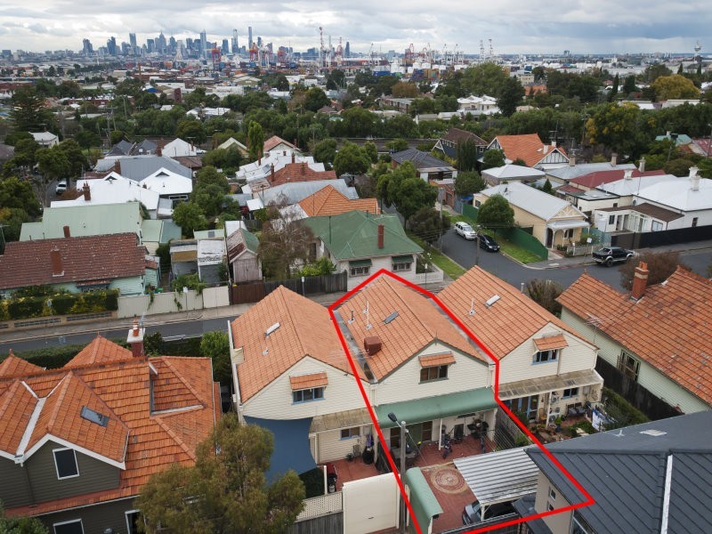 2/2A Pentland Parade, Seddon VIC 3011