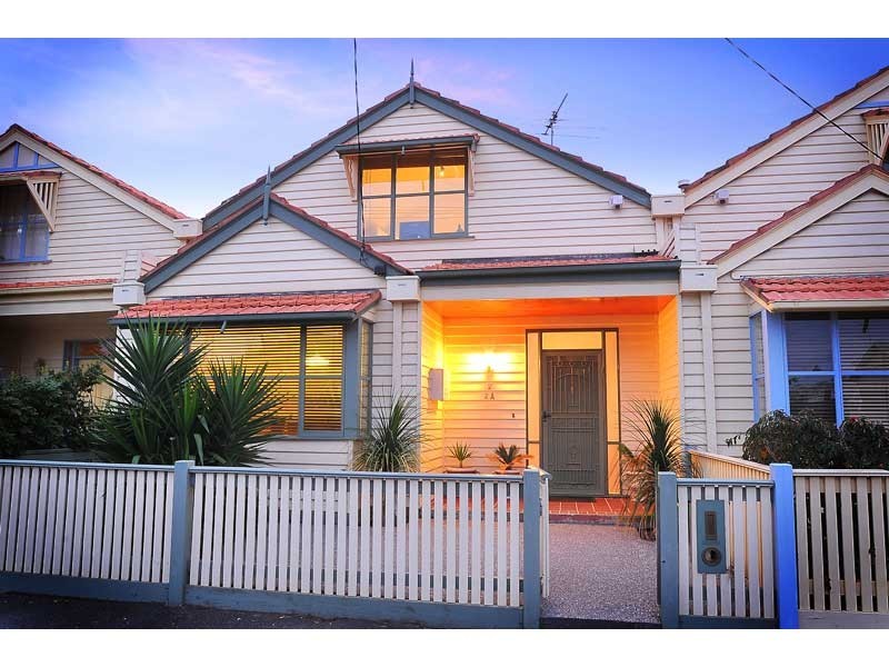 2/2A Pentland Parade, Seddon VIC 3011