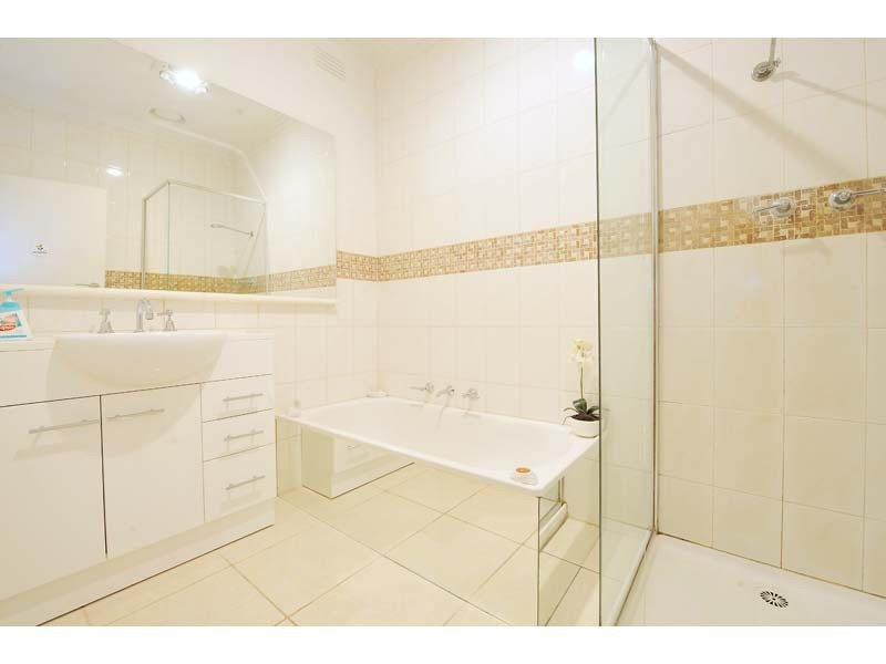 1A Clarendon Parade, West Footscray VIC 3012