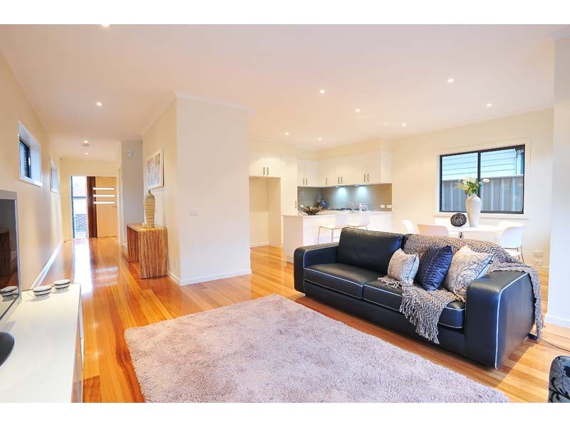 2/24 Clyde Street, Newport VIC 3015