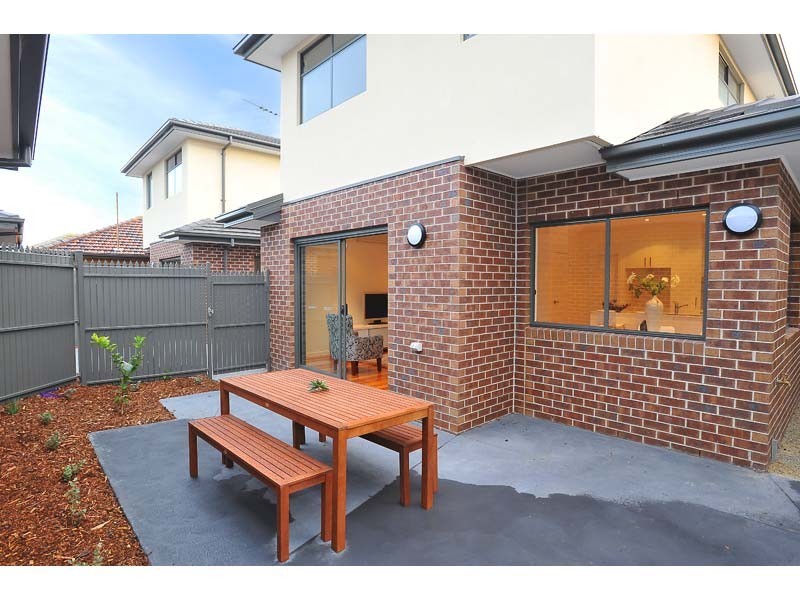 2/24 Clyde Street, Newport VIC 3015