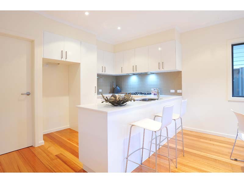 2/24 Clyde Street, Newport VIC 3015