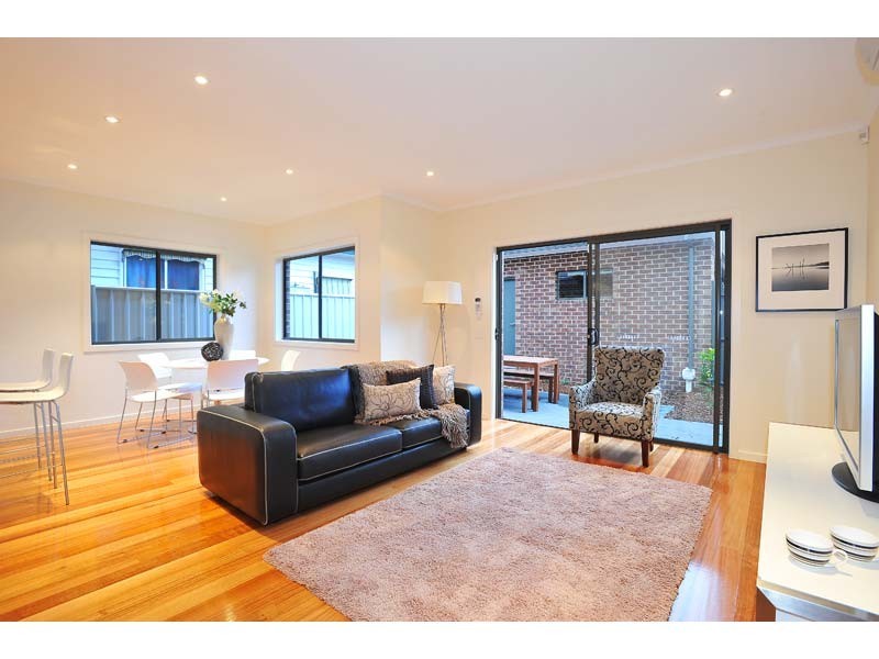 2/24 Clyde Street, Newport VIC 3015