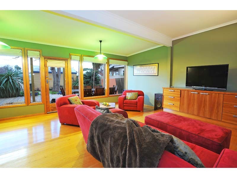 14 River Street, Newport VIC 3015