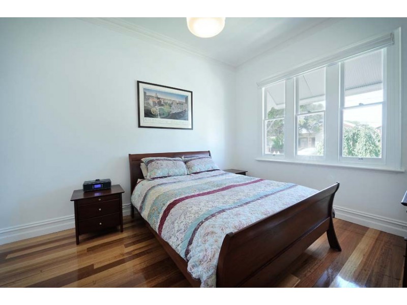 10 Chirnside Street, Kingsville VIC 3012