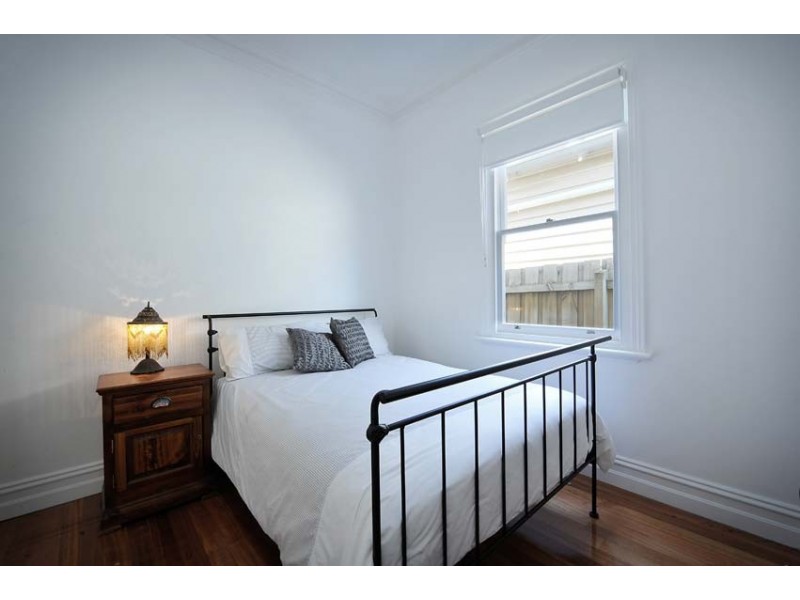 10 Chirnside Street, Kingsville VIC 3012