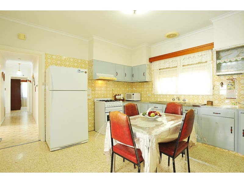 23 Oakbank Street, Newport VIC 3015