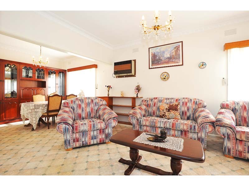 23 Oakbank Street, Newport VIC 3015