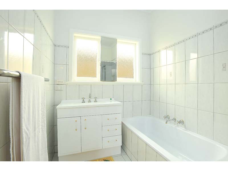 23 Oakbank Street, Newport VIC 3015