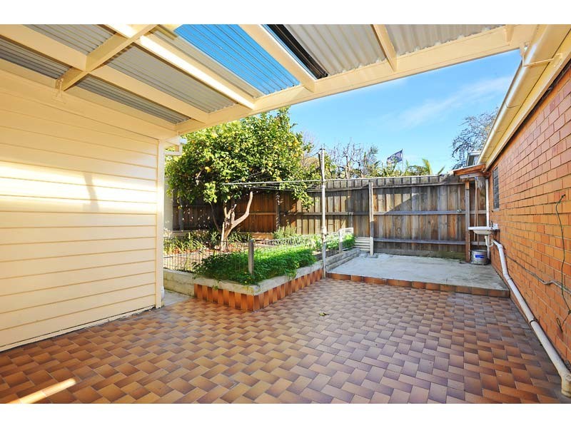 23 Oakbank Street, Newport VIC 3015