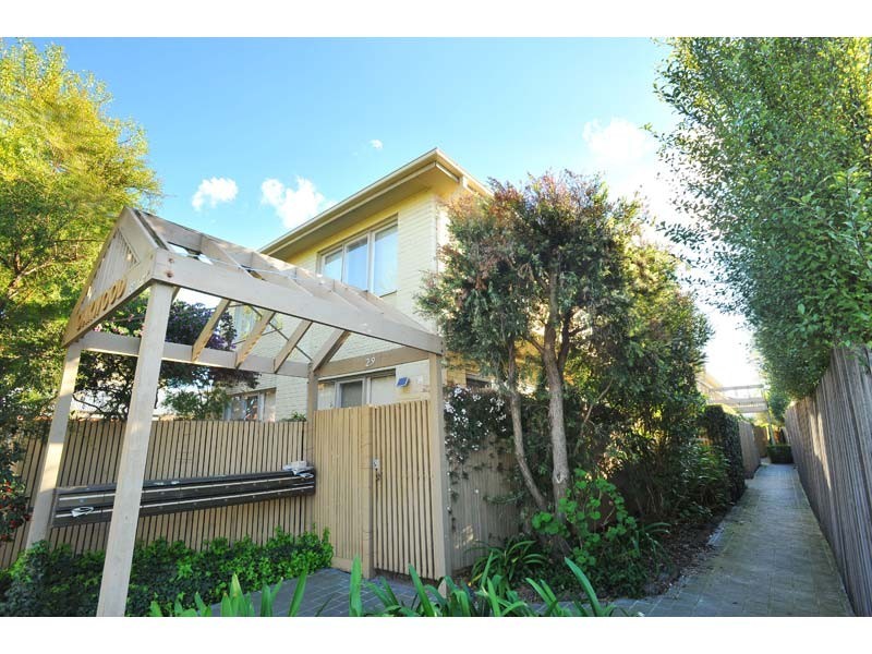 2/29 Schutt Street, Newport VIC 3015