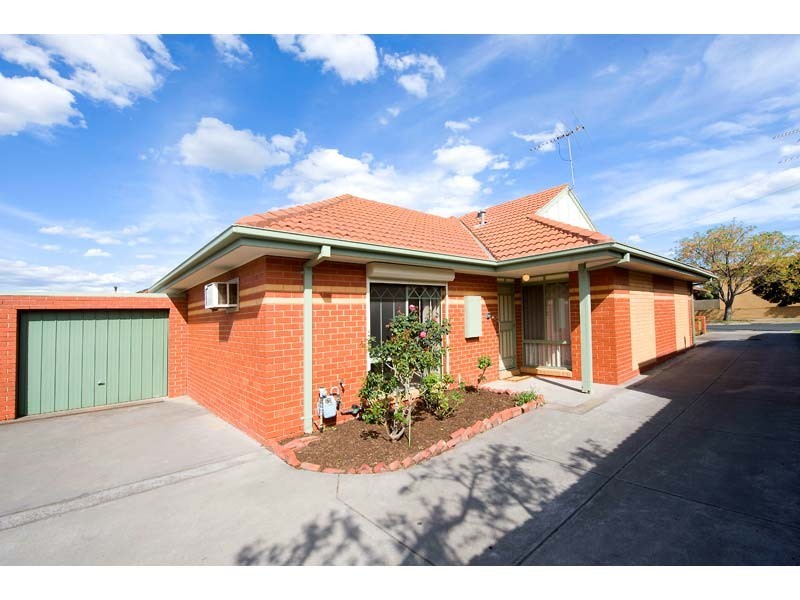 2/28 Hobbs Street, Seddon VIC 3011