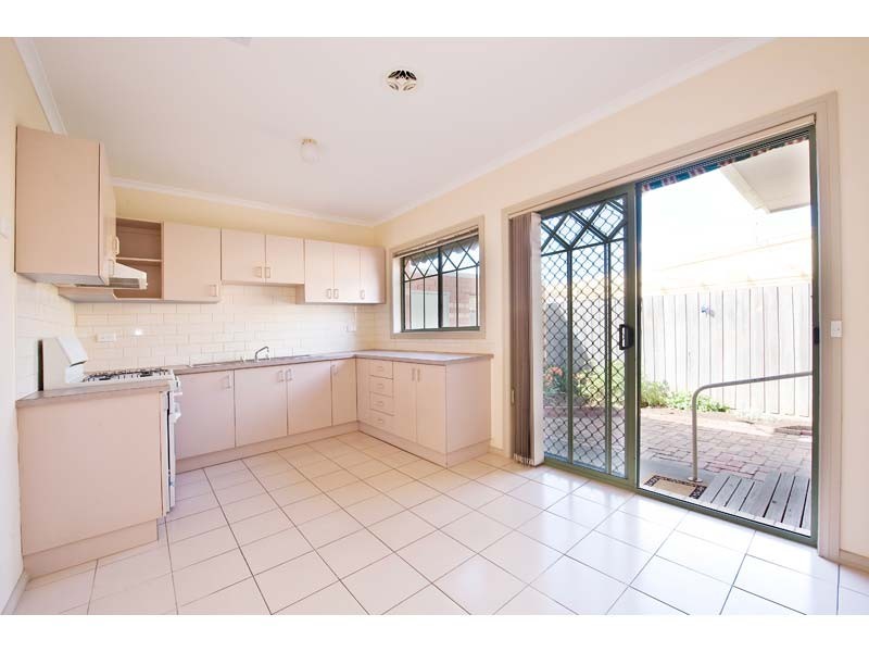 2/28 Hobbs Street, Seddon VIC 3011