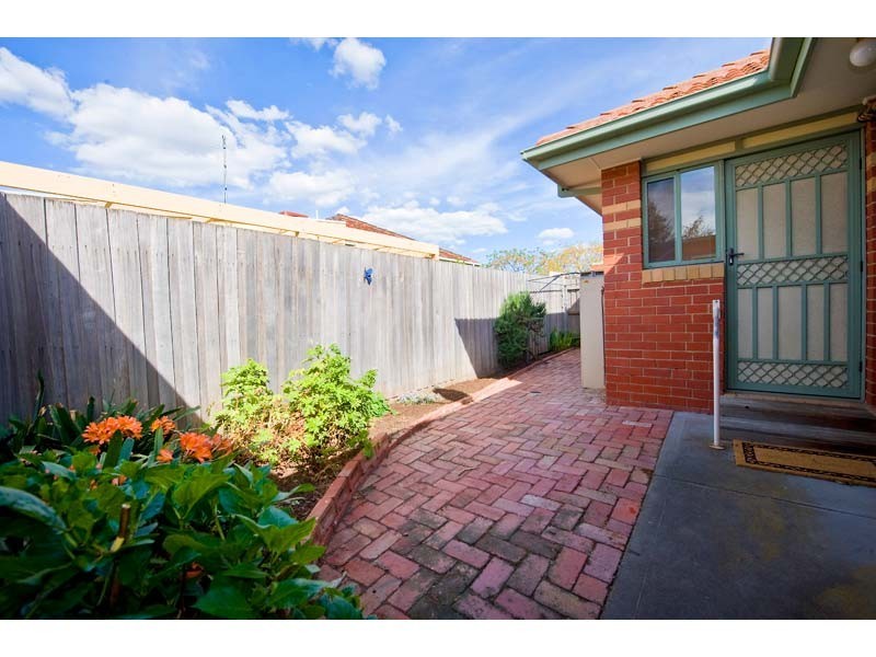 2/28 Hobbs Street, Seddon VIC 3011