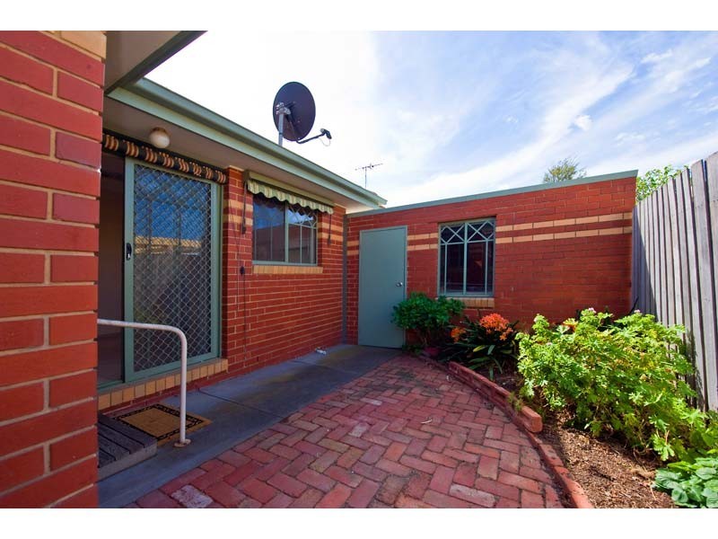 2/28 Hobbs Street, Seddon VIC 3011