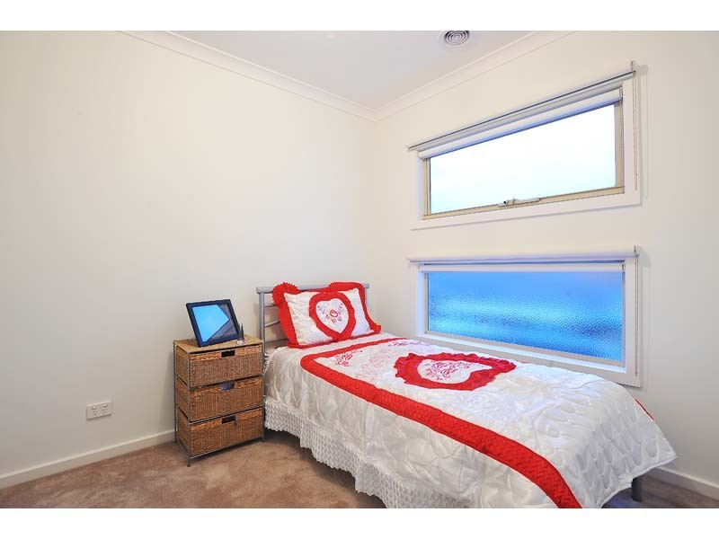 2/79 Hansen Street, Altona North VIC 3025