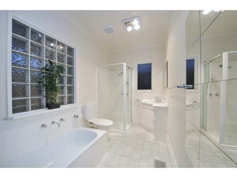 28 Hamilton Street, Seddon VIC 3011