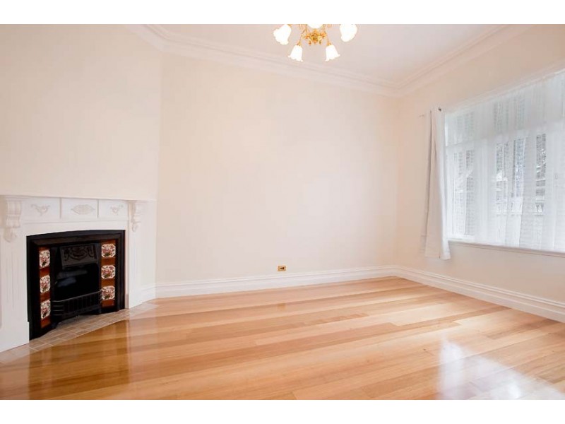 13 Charles Street, Seddon VIC 3011