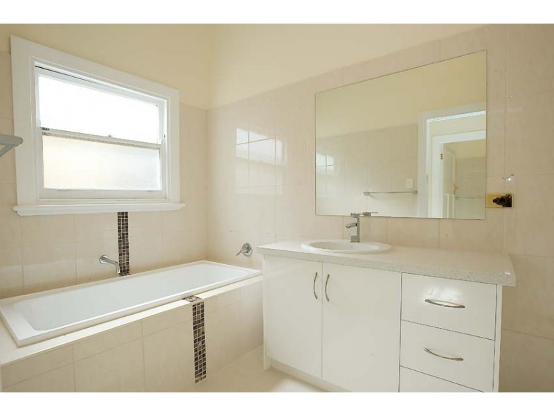 13 Charles Street, Seddon VIC 3011