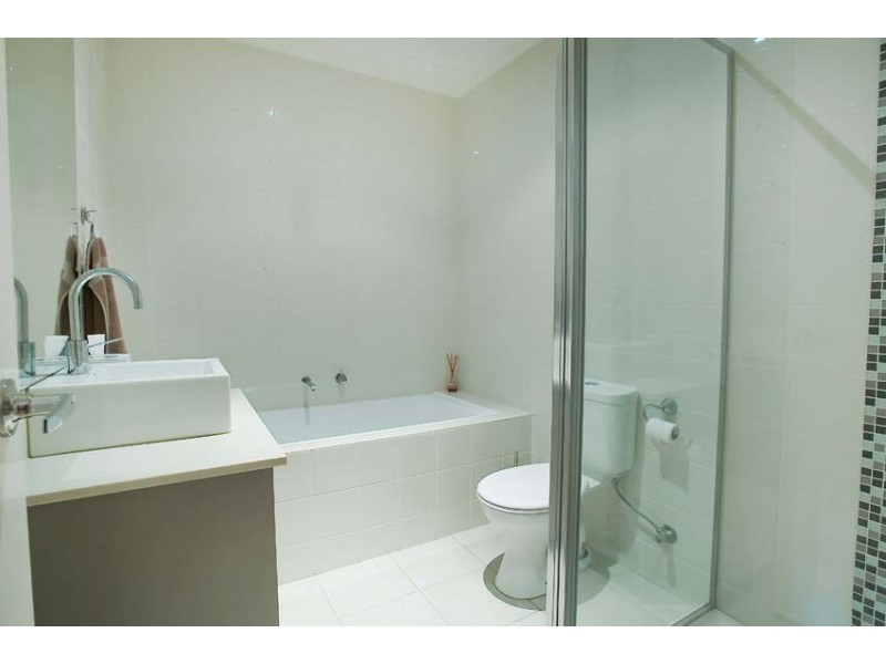 4/180 Woods Street, Newport VIC 3015