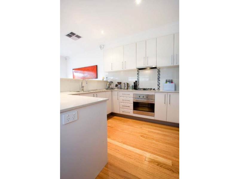 4/180 Woods Street, Newport VIC 3015