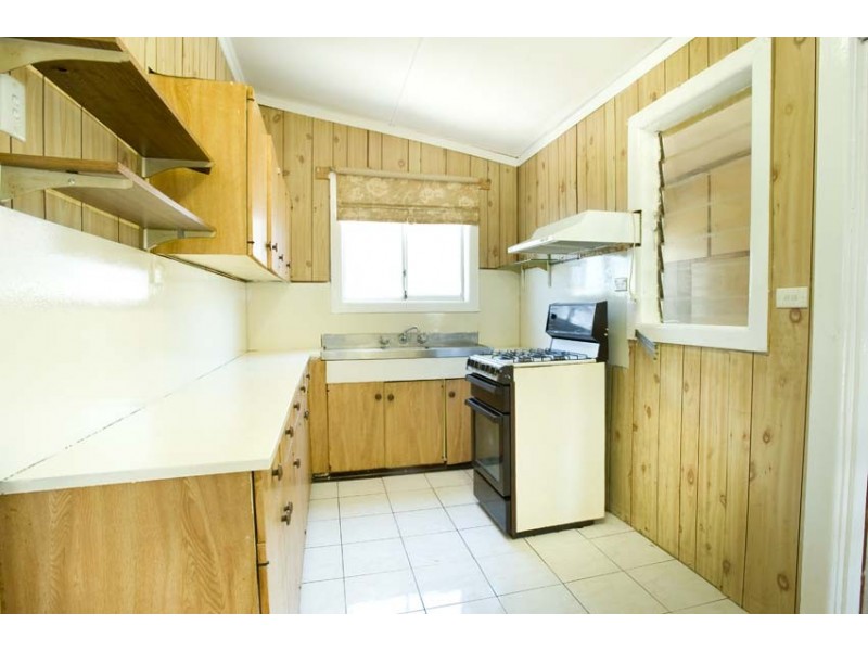 16 Sredna Street, West Footscray VIC 3012