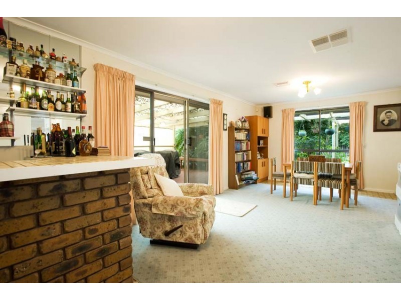 4 Calcutta Close, Altona Meadows VIC 3028