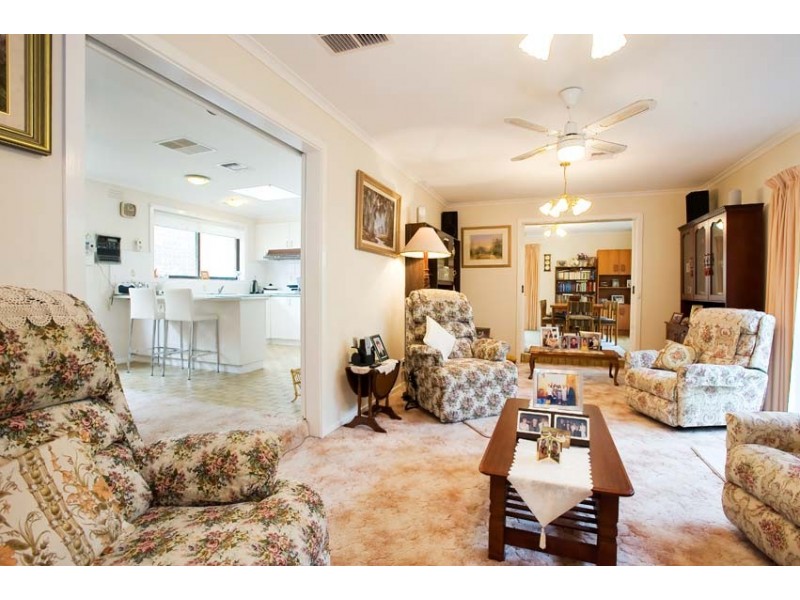 4 Calcutta Close, Altona Meadows VIC 3028