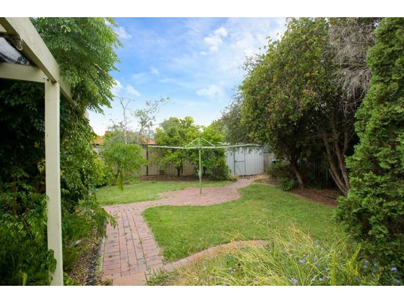 4 Calcutta Close, Altona Meadows VIC 3028