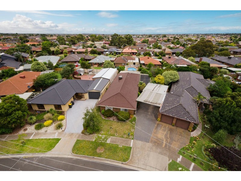 4 Calcutta Close, Altona Meadows VIC 3028