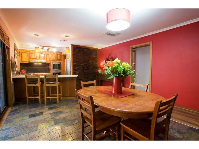 11 Cheasley Place, Altona Meadows VIC 3028