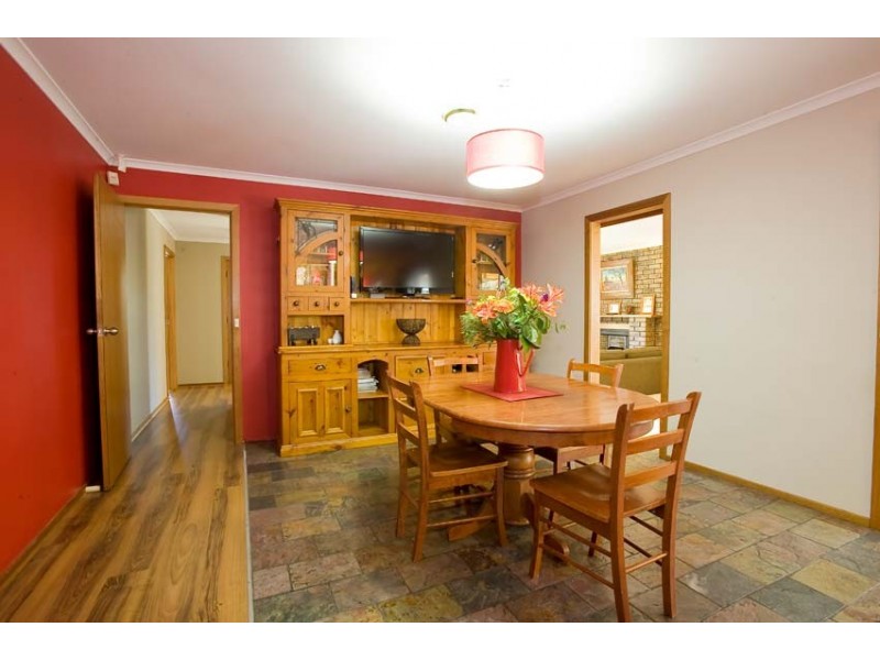 11 Cheasley Place, Altona Meadows VIC 3028