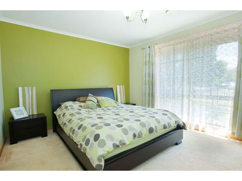 11 Cheasley Place, Altona Meadows VIC 3028