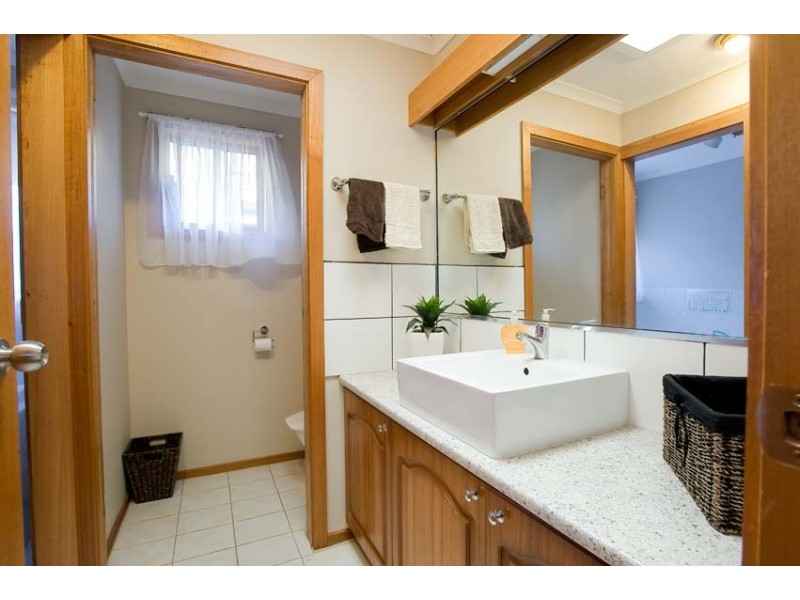 11 Cheasley Place, Altona Meadows VIC 3028