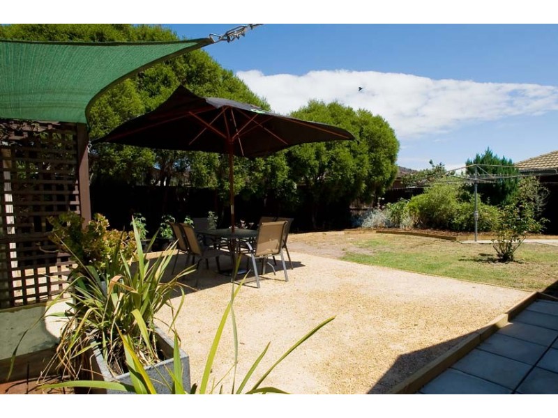 11 Cheasley Place, Altona Meadows VIC 3028